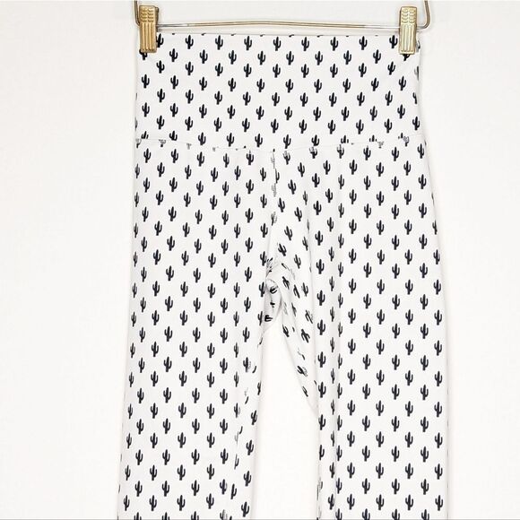 SLINKII Athletic Cactus Print White Leggings Crop - Picture 2 of 6